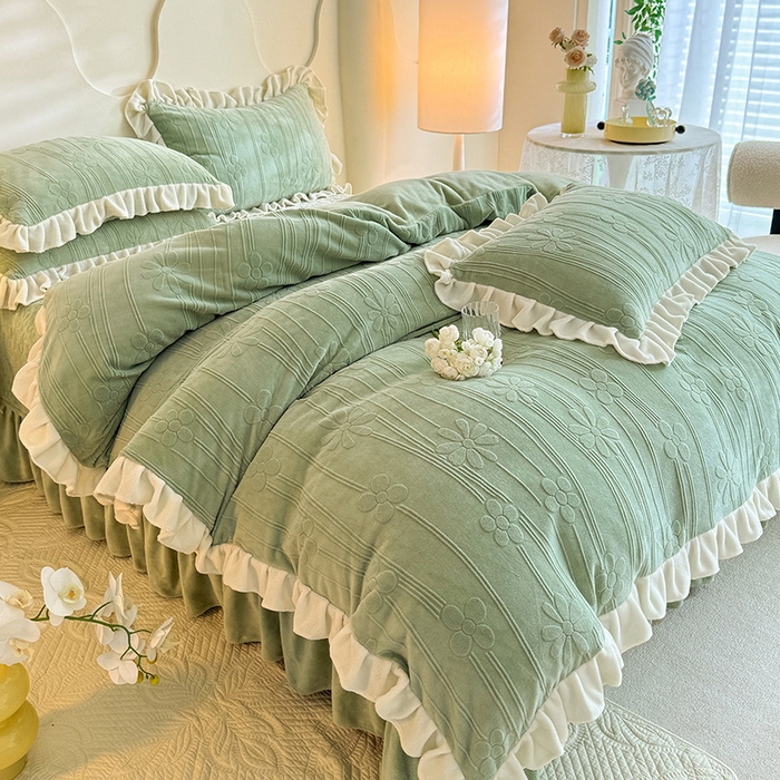 91家纺网 家纺一手货源 找家纺 唐人居 2025新款雕花牛奶绒花边款四件套--摩卡庄园系列 摩卡庄园-浅绿