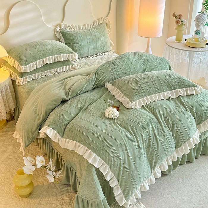 91家纺网 家纺一手货源 找家纺 唐人居 2025新款雕花牛奶绒花边款四件套--摩卡庄园系列 摩卡庄园-浅绿