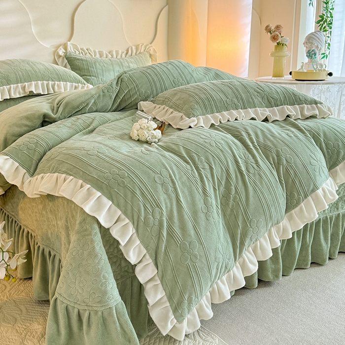 91家纺网 家纺一手货源 找家纺 唐人居 2025新款雕花牛奶绒花边款四件套--摩卡庄园系列 摩卡庄园-浅绿