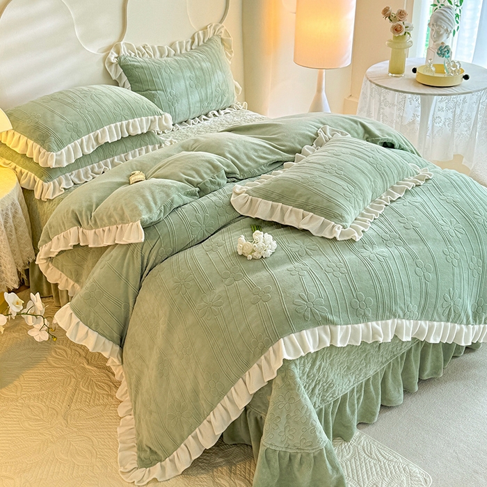 91家纺网 家纺一手货源 找家纺 唐人居 2025新款雕花牛奶绒花边款四件套--摩卡庄园系列 摩卡庄园-浅绿