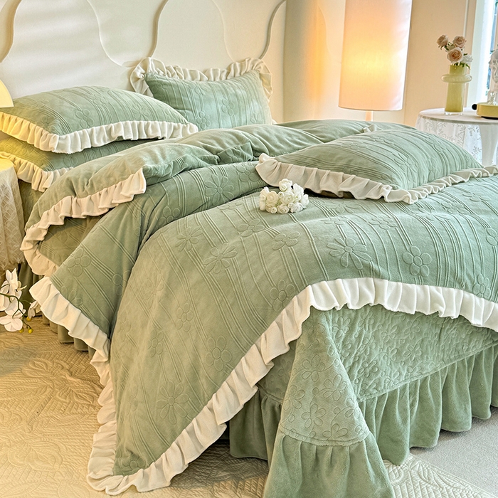 91家纺网 家纺一手货源 找家纺 唐人居 2025新款雕花牛奶绒花边款四件套--摩卡庄园系列 摩卡庄园-浅绿