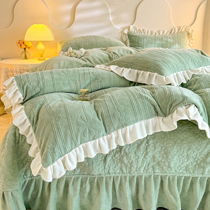 91家纺网 家纺一手货源 找家纺 唐人居 2025新款雕花牛奶绒花边款四件套--摩卡庄园系列 摩卡庄园-浅绿