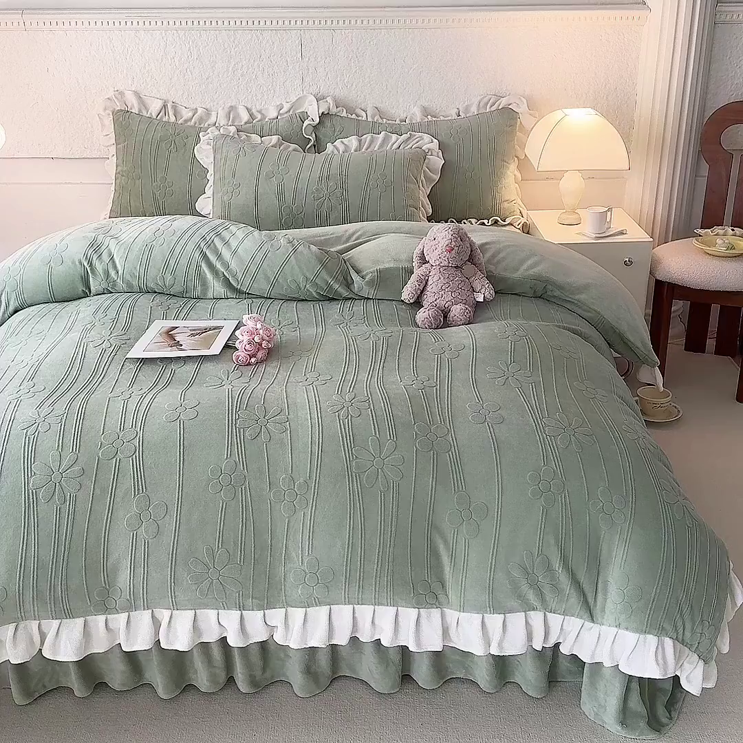 91家纺网 家纺一手货源 找家纺 唐人居 2025新款雕花牛奶绒花边款四件套--摩卡庄园系列 摩卡庄园-浅绿
