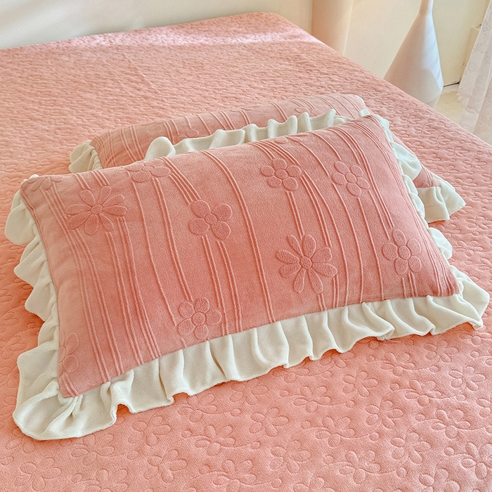 91家纺网 家纺一手货源 找家纺 唐人居 2025新款雕花牛奶绒花边款四件套--摩卡庄园系列 摩卡庄园-粉玉