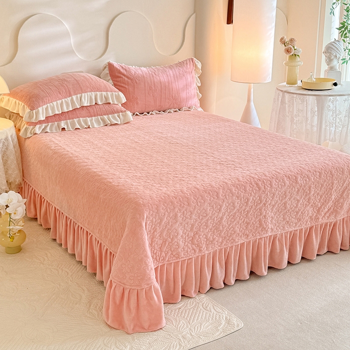 91家纺网 家纺一手货源 找家纺 唐人居 2025新款雕花牛奶绒花边款四件套--摩卡庄园系列 摩卡庄园-粉玉