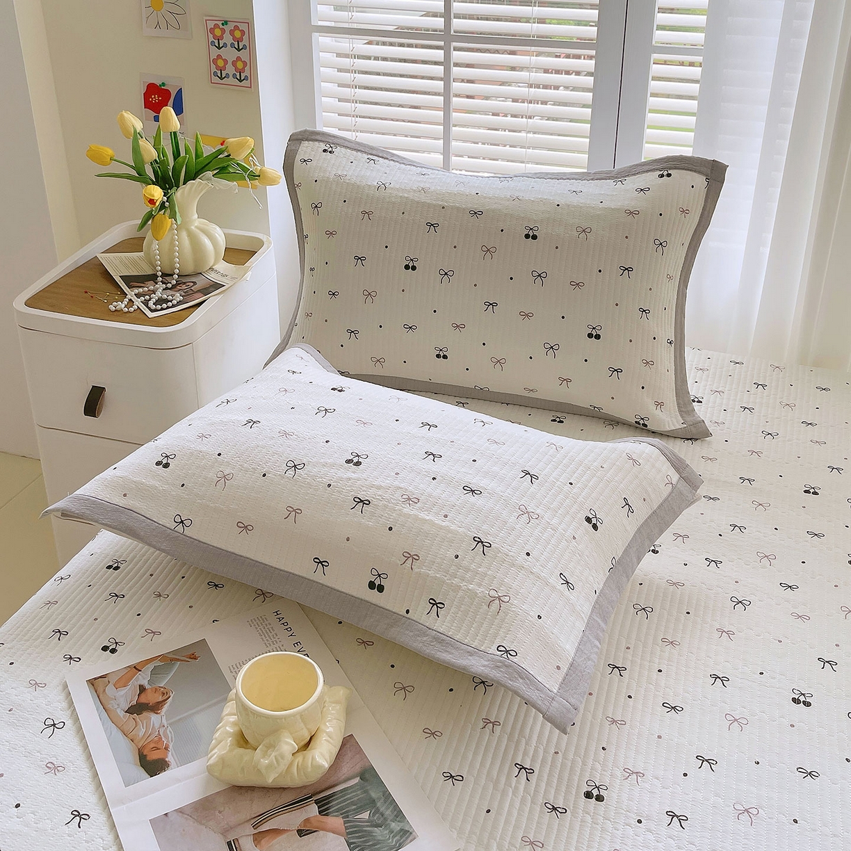 91家纺网 家纺一手货源 找家纺 雨彤家纺 2025新款A类双层纱夹棉单人枕巾 黑樱梦境