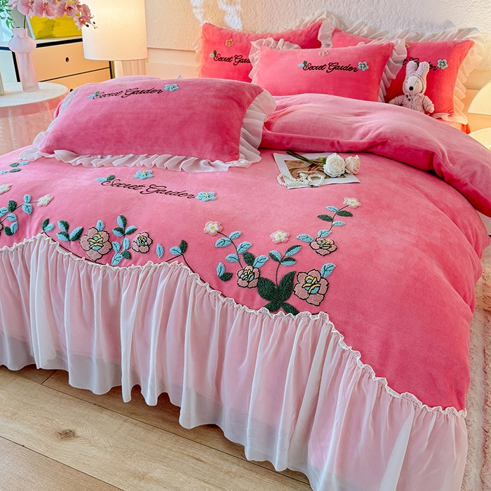 91家纺网 家纺一手货源 找家纺 唐人居 2025新款高克重牛奶绒毛巾绣四件套--繁花 繁花-玫红