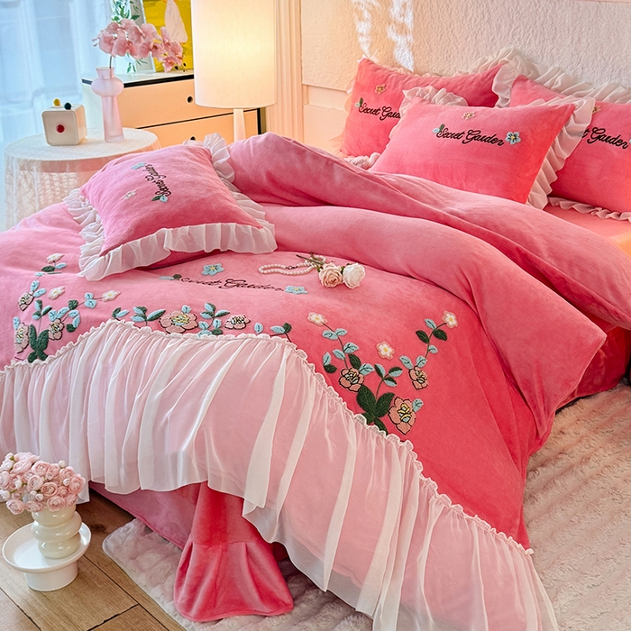 91家纺网 家纺一手货源 找家纺 唐人居 2025新款高克重牛奶绒毛巾绣四件套--繁花 繁花-玫红