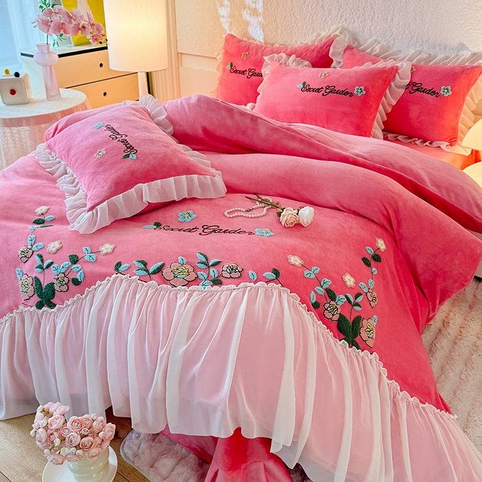 91家纺网 家纺一手货源 找家纺 唐人居 2025新款高克重牛奶绒毛巾绣四件套--繁花 繁花-玫红