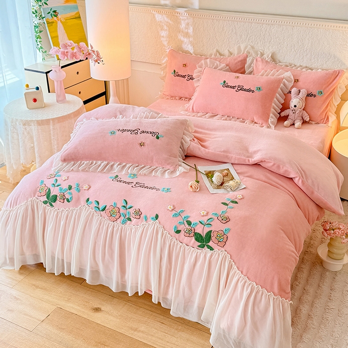 91家纺网 家纺一手货源 找家纺 唐人居 2025新款高克重牛奶绒毛巾绣四件套--繁花 繁花-浅粉