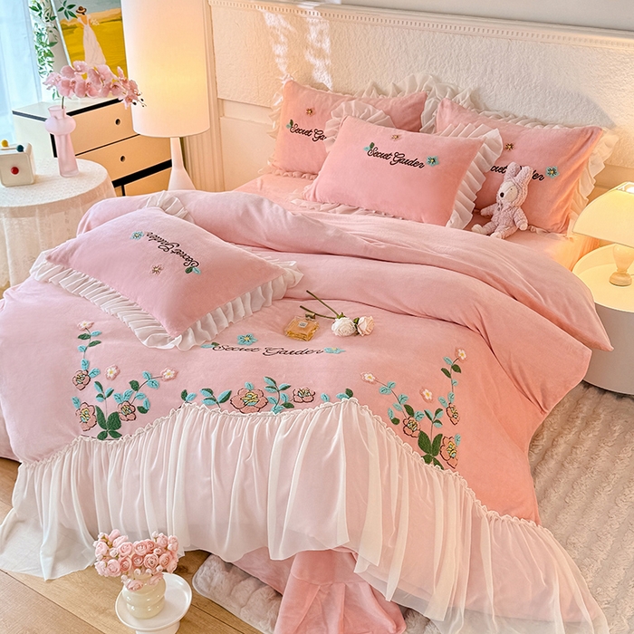 91家纺网 家纺一手货源 找家纺 唐人居 2025新款高克重牛奶绒毛巾绣四件套--繁花 繁花-浅粉