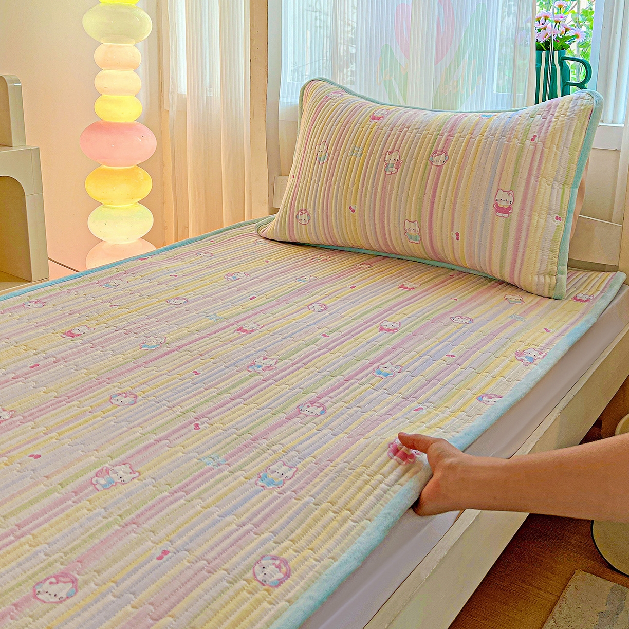 91家纺网 家纺一手货源 找家纺 恒尚居 2025新款纯棉牛奶绒学生床垫 双面两用夹棉床单床垫-秋冬款 四季通用 彩虹猫-A纯棉-B牛奶绒