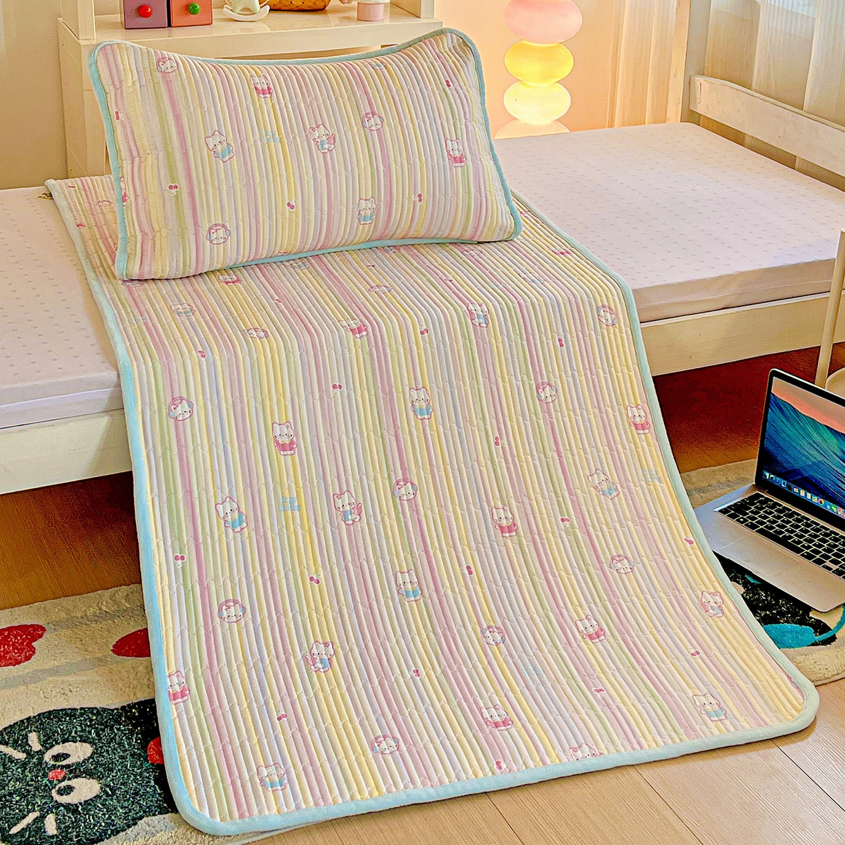 91家纺网 家纺一手货源 找家纺 恒尚居 2025新款纯棉牛奶绒学生床垫 双面两用夹棉床单床垫-秋冬款 四季通用 彩虹猫-A纯棉-B牛奶绒