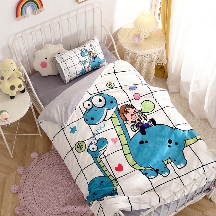 91家纺网 家纺一手货源 找家纺 萌宝家纺 2025秋冬幼儿园宝宝绒婴儿绒三件套被子六件套 恐龙男孩