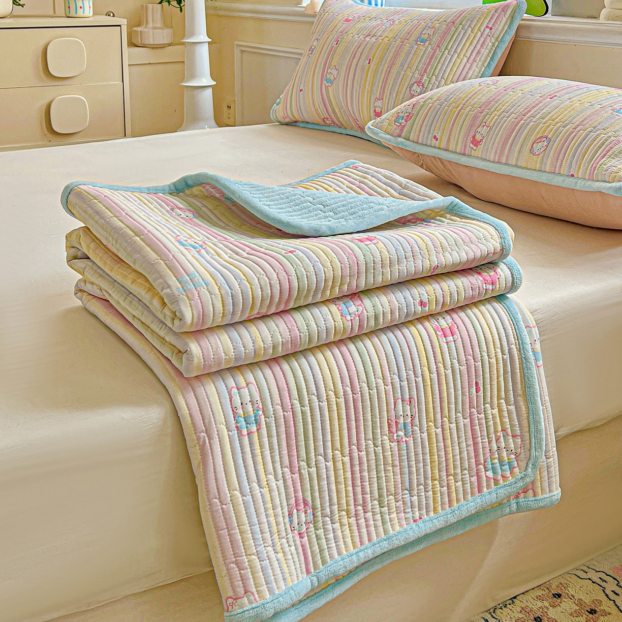 91家纺网 家纺一手货源 找家纺 恒尚居 2025新款纯棉牛奶绒学生床垫 双面两用夹棉床单床垫-秋冬款 四季通用 彩虹猫-A纯棉-B牛奶绒