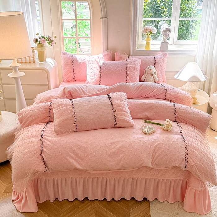 91家纺网 家纺一手货源 找家纺 （总）唐人居 2025新款雕花牛奶绒花边四件套--初恋系列