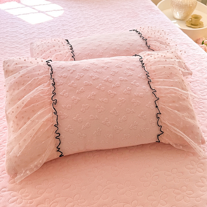 91家纺网 家纺一手货源 找家纺 唐人居 2025新款雕花牛奶绒花边四件套--初恋系列 初恋-粉玉