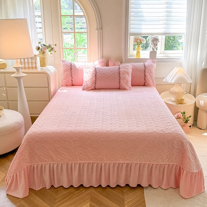 91家纺网 家纺一手货源 找家纺 唐人居 2025新款雕花牛奶绒花边四件套--初恋系列 初恋-粉玉