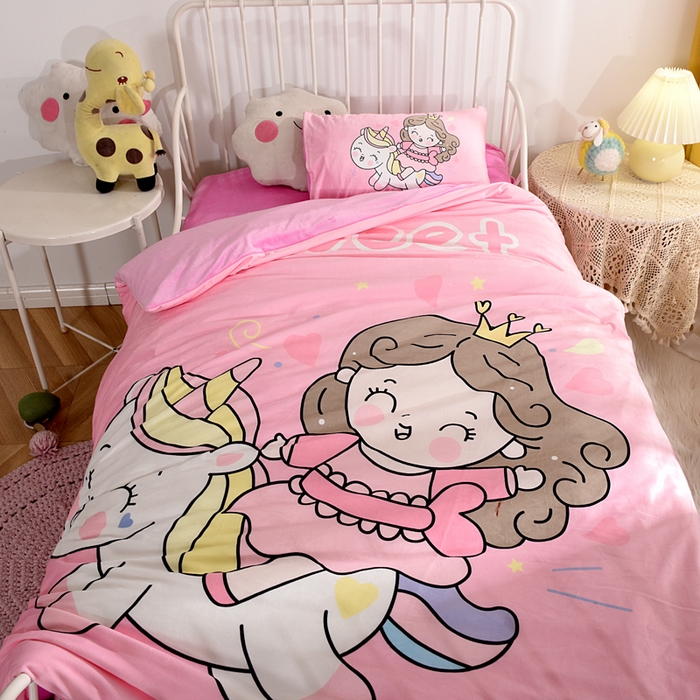 91家纺网 家纺一手货源 找家纺 萌宝家纺 2025秋冬幼儿园宝宝绒婴儿绒三件套被子六件套 木马公主