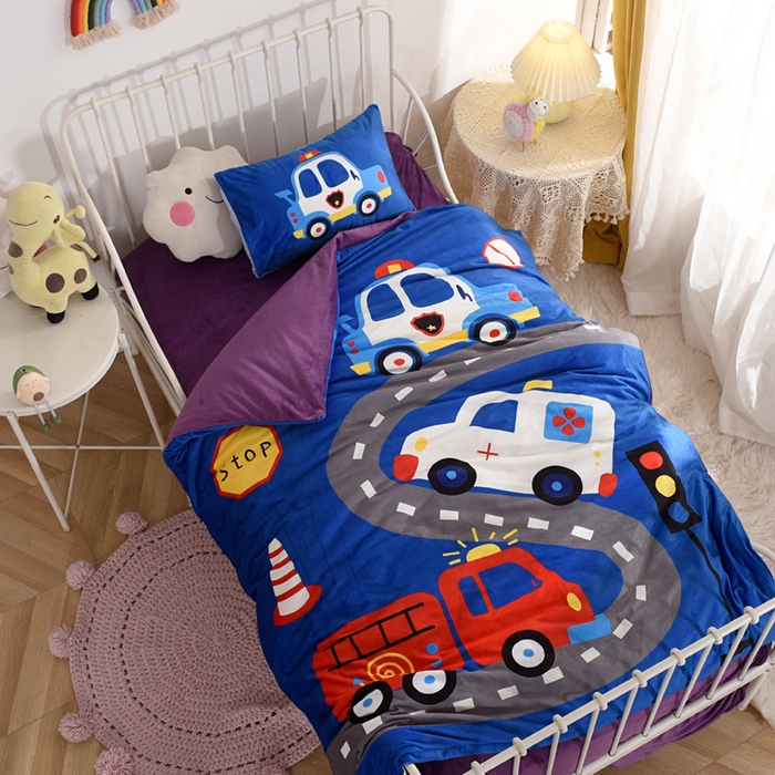 91家纺网 家纺一手货源 找家纺 萌宝家纺 2025秋冬幼儿园宝宝绒婴儿绒三件套被子六件套 汽车乐园