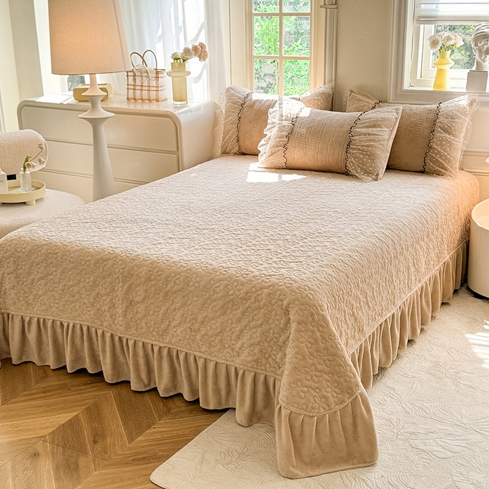 91家纺网 家纺一手货源 找家纺 唐人居 2025新款雕花牛奶绒花边四件套--初恋系列 初恋-卡其