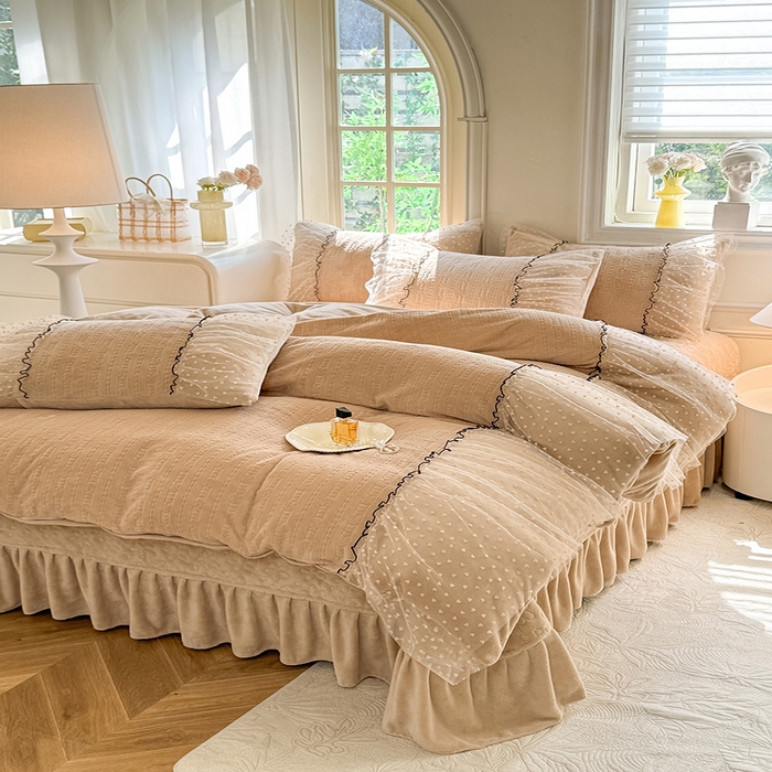 91家纺网 家纺一手货源 找家纺 唐人居 2025新款雕花牛奶绒花边四件套--初恋系列 初恋-卡其