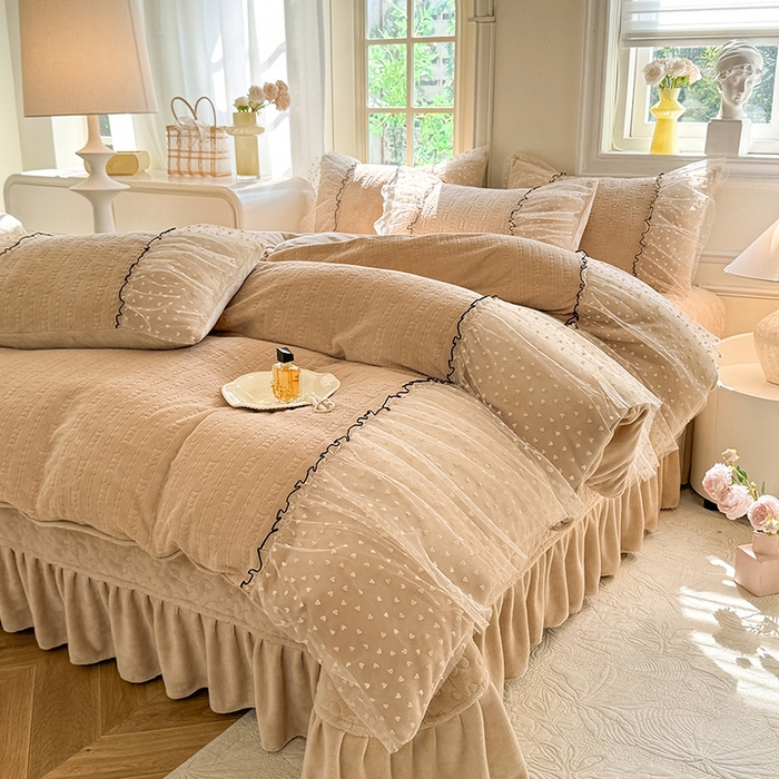 91家纺网 家纺一手货源 找家纺 唐人居 2025新款雕花牛奶绒花边四件套--初恋系列 初恋-卡其