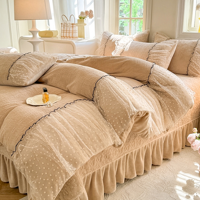 91家纺网 家纺一手货源 找家纺 唐人居 2025新款雕花牛奶绒花边四件套--初恋系列 初恋-卡其