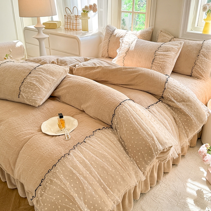 91家纺网 家纺一手货源 找家纺 唐人居 2025新款雕花牛奶绒花边四件套--初恋系列 初恋-卡其