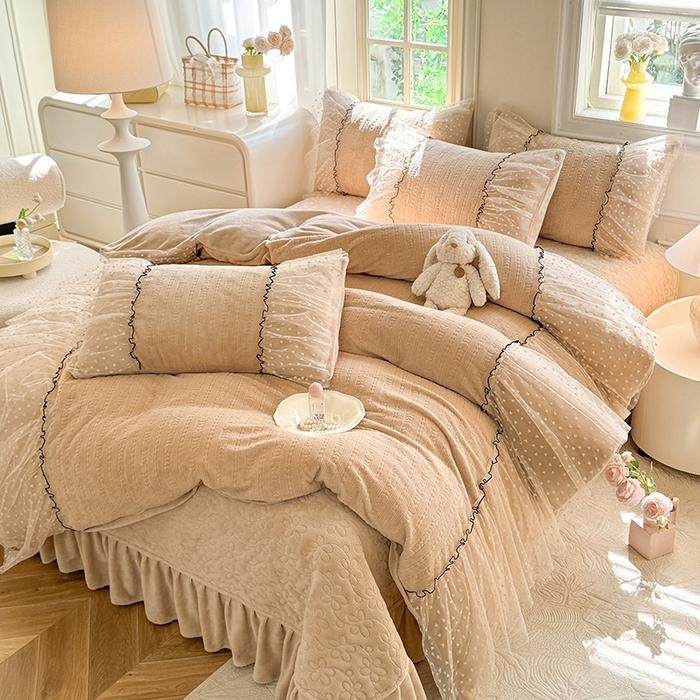 91家纺网 家纺一手货源 找家纺 唐人居 2025新款雕花牛奶绒花边四件套--初恋系列 初恋-卡其