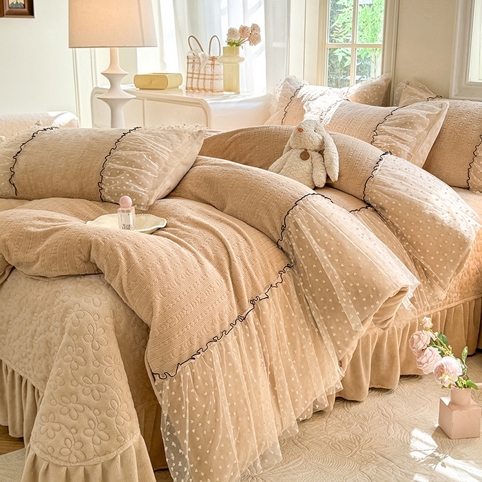 91家纺网 家纺一手货源 找家纺 唐人居 2025新款雕花牛奶绒花边四件套--初恋系列 初恋-卡其