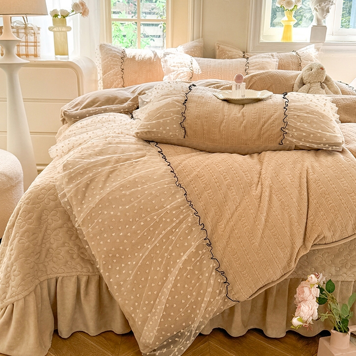 91家纺网 家纺一手货源 找家纺 唐人居 2025新款雕花牛奶绒花边四件套--初恋系列 初恋-卡其