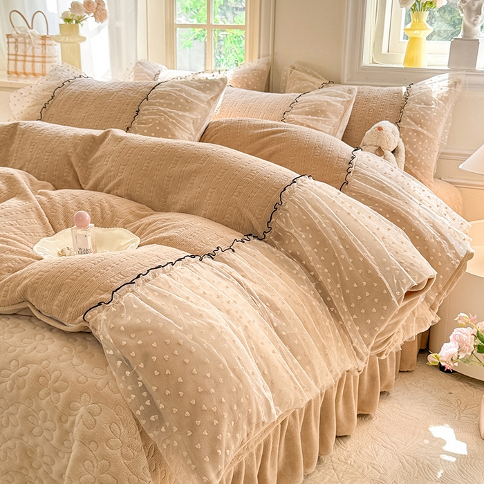 91家纺网 家纺一手货源 找家纺 唐人居 2025新款雕花牛奶绒花边四件套--初恋系列 初恋-卡其