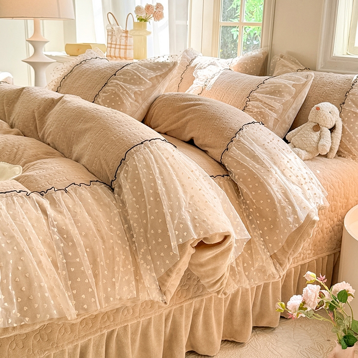 91家纺网 家纺一手货源 找家纺 唐人居 2025新款雕花牛奶绒花边四件套--初恋系列 初恋-卡其