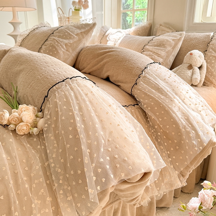 91家纺网 家纺一手货源 找家纺 唐人居 2025新款雕花牛奶绒花边四件套--初恋系列 初恋-卡其