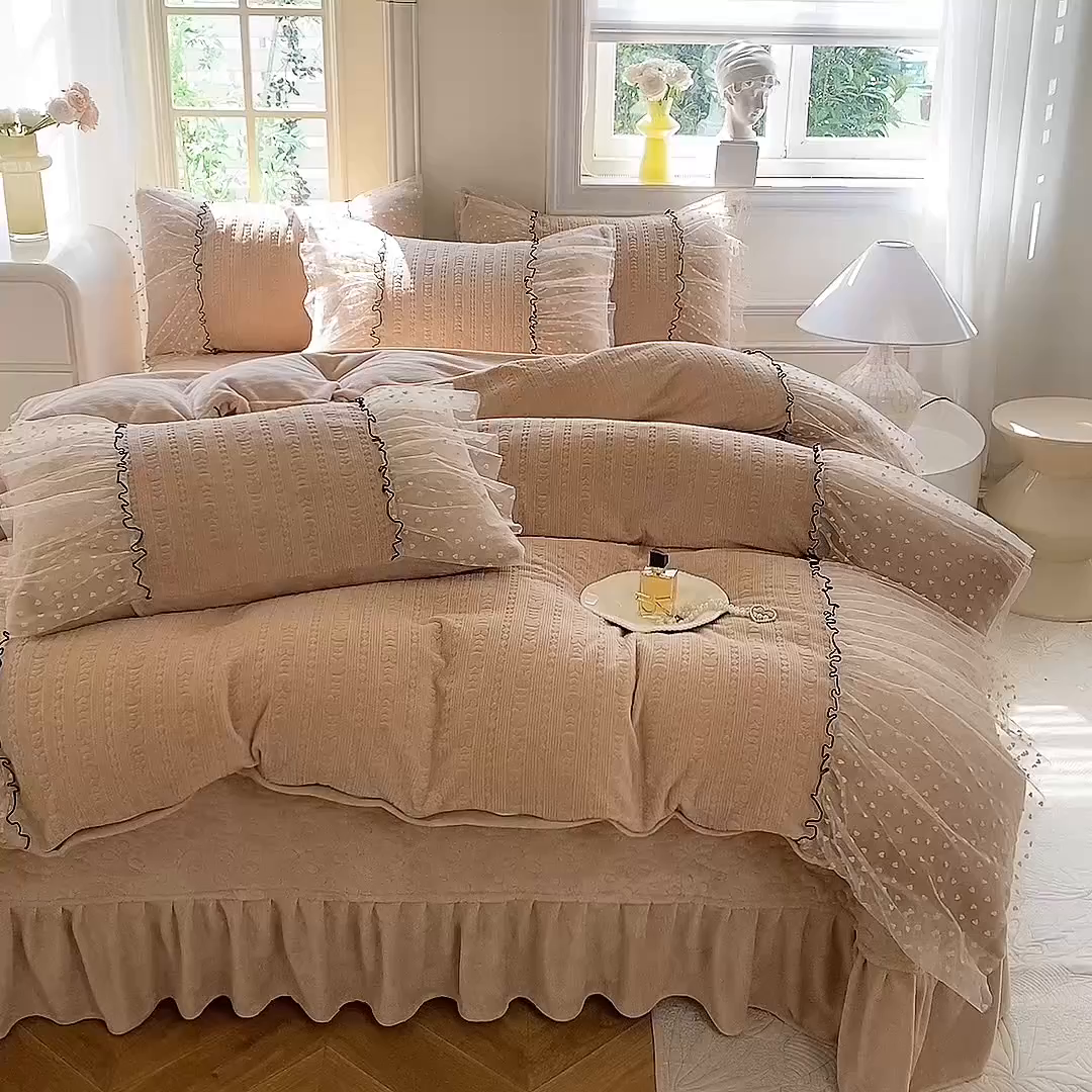 91家纺网 家纺一手货源 找家纺 唐人居 2025新款雕花牛奶绒花边四件套--初恋系列 初恋-卡其