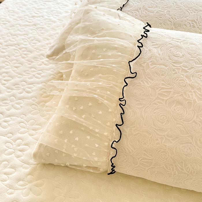 91家纺网 家纺一手货源 找家纺 唐人居 2025新款雕花牛奶绒花边四件套--初恋系列 初恋-奶白