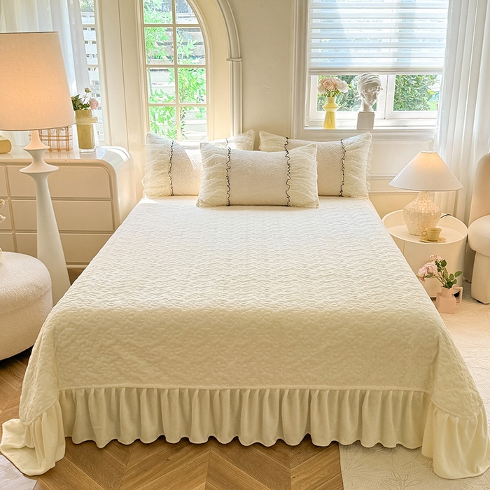 91家纺网 家纺一手货源 找家纺 唐人居 2025新款雕花牛奶绒花边四件套--初恋系列 初恋-奶白