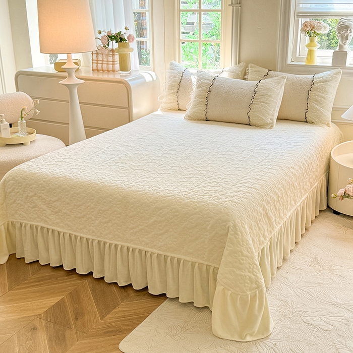 91家纺网 家纺一手货源 找家纺 唐人居 2025新款雕花牛奶绒花边四件套--初恋系列 初恋-奶白