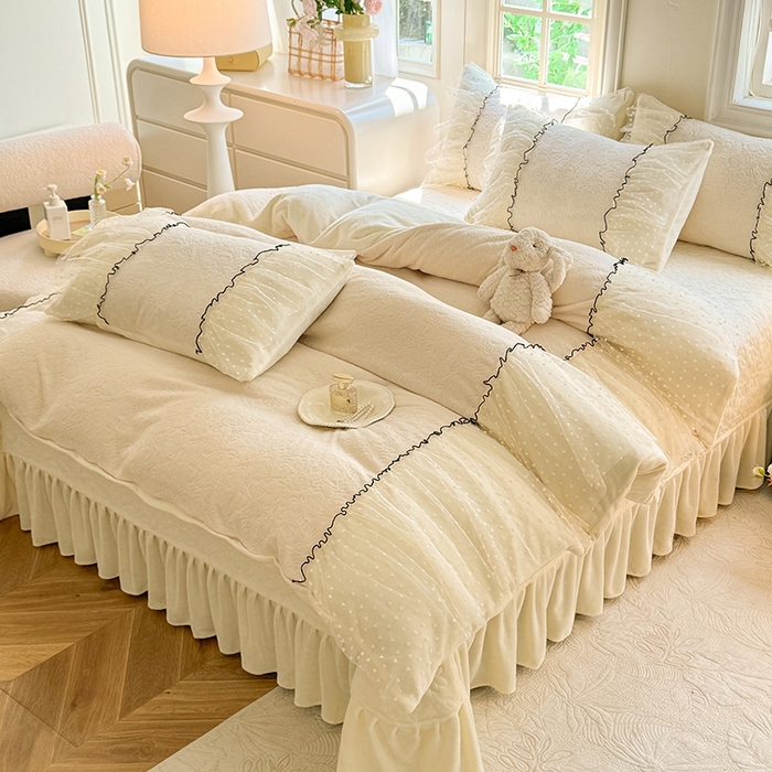 91家纺网 家纺一手货源 找家纺 唐人居 2025新款雕花牛奶绒花边四件套--初恋系列 初恋-奶白