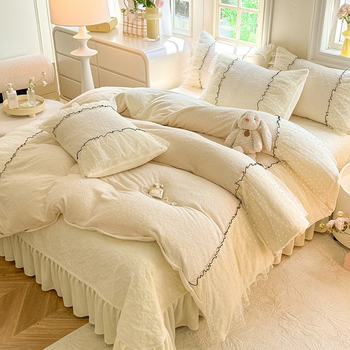 91家纺网 家纺一手货源 找家纺 唐人居 2025新款雕花牛奶绒花边四件套--初恋系列 初恋-奶白