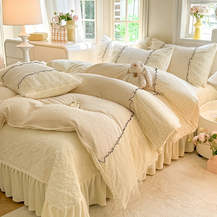 91家纺网 家纺一手货源 找家纺 唐人居 2025新款雕花牛奶绒花边四件套--初恋系列 初恋-奶白