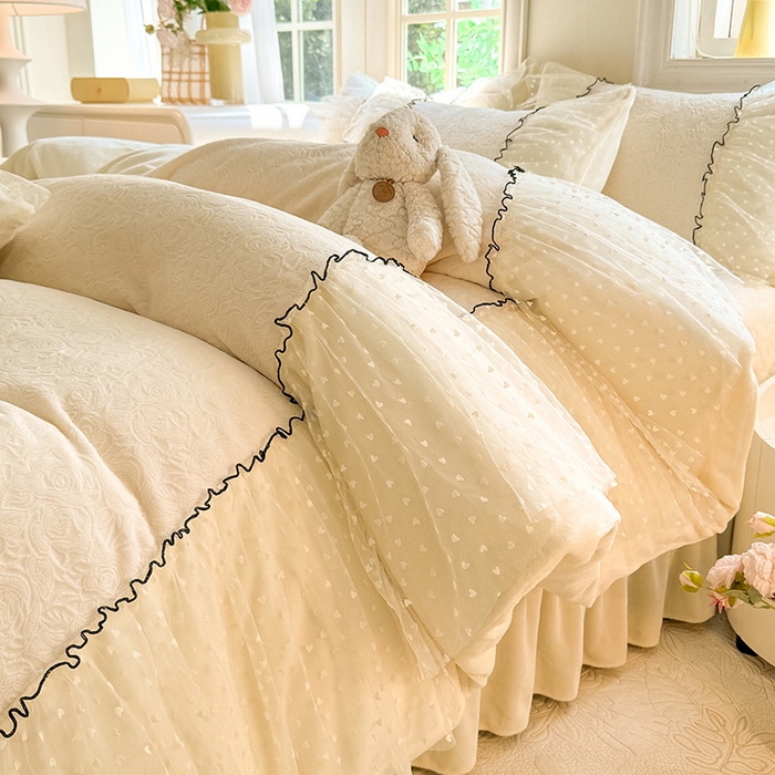 91家纺网 家纺一手货源 找家纺 唐人居 2025新款雕花牛奶绒花边四件套--初恋系列 初恋-奶白