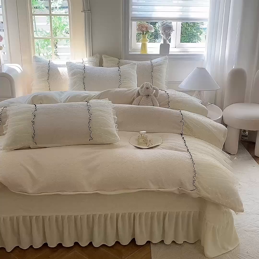 91家纺网 家纺一手货源 找家纺 唐人居 2025新款雕花牛奶绒花边四件套--初恋系列 初恋-奶白