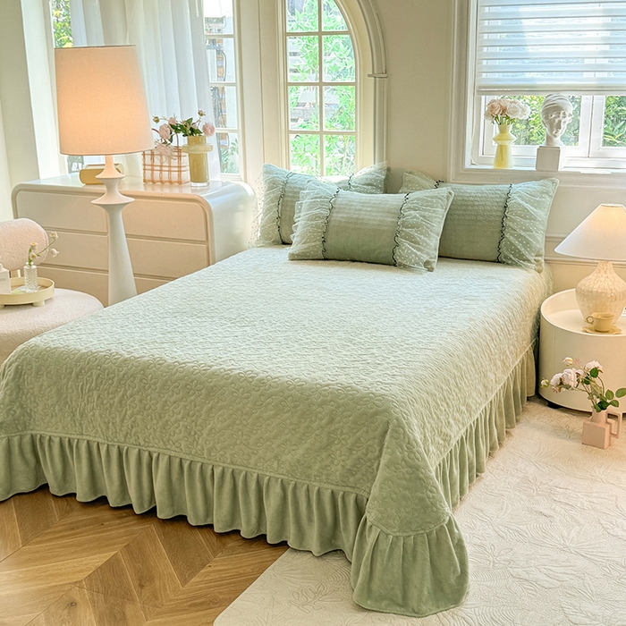 91家纺网 家纺一手货源 找家纺 唐人居 2025新款雕花牛奶绒花边四件套--初恋系列 初恋-浅绿