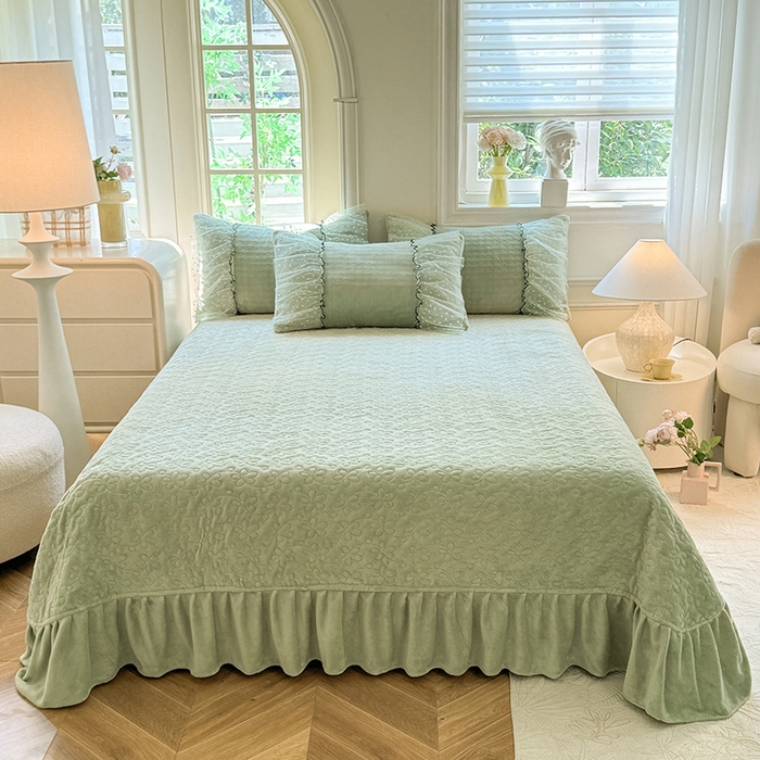 91家纺网 家纺一手货源 找家纺 唐人居 2025新款雕花牛奶绒花边四件套--初恋系列 初恋-浅绿