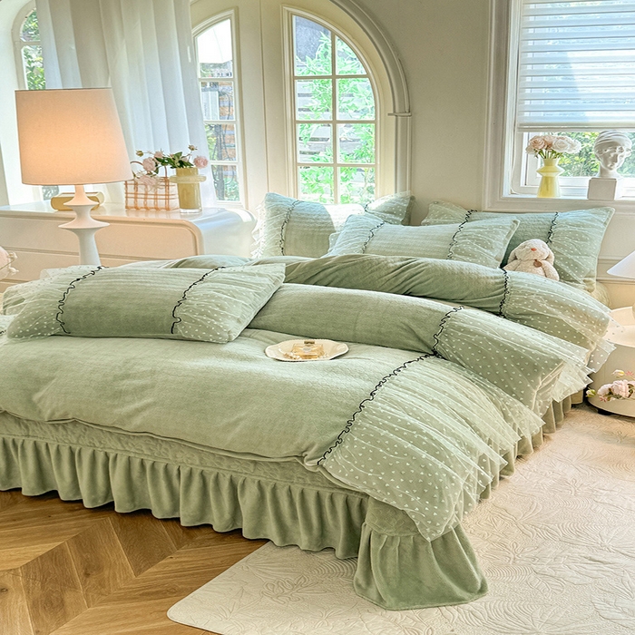 91家纺网 家纺一手货源 找家纺 唐人居 2025新款雕花牛奶绒花边四件套--初恋系列 初恋-浅绿