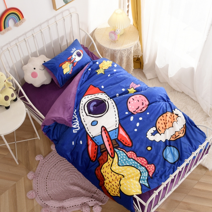91家纺网 家纺一手货源 找家纺 萌宝家纺 2025秋冬幼儿园宝宝绒婴儿绒三件套被子六件套 太空飞船