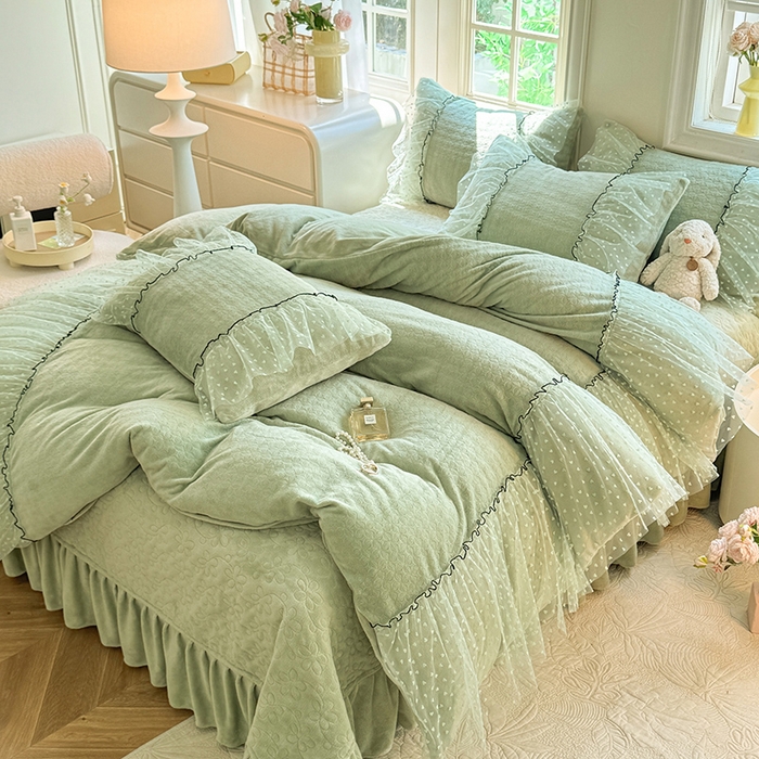 91家纺网 家纺一手货源 找家纺 唐人居 2025新款雕花牛奶绒花边四件套--初恋系列 初恋-浅绿