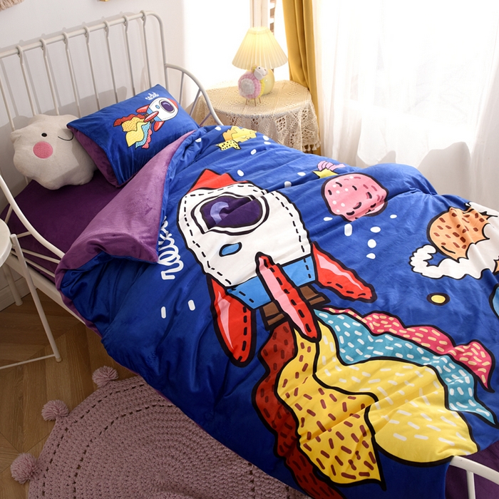 91家纺网 家纺一手货源 找家纺 萌宝家纺 2025秋冬幼儿园宝宝绒婴儿绒三件套被子六件套 太空飞船